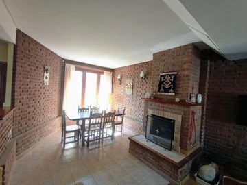 Casa en venta - 4 Dormitorios 3 Baños - Cochera - 250Mts2 - Balcarce
