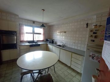 Casa en venta - 4 Dormitorios 3 Baños - Cochera - 250Mts2 - Balcarce