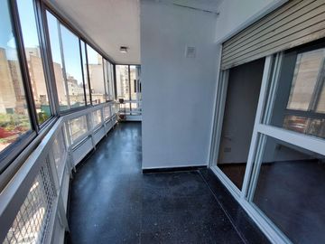 Departamento de 3 dormitorios en venta con balcón centro rosario