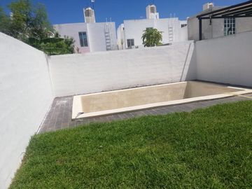 Casa en venta dos recamaras piscina dos plantas cerrada Merida