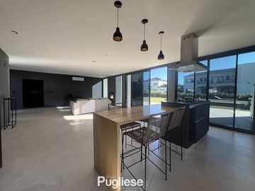 Casa en Countries/B.Cerrado (Moreno)