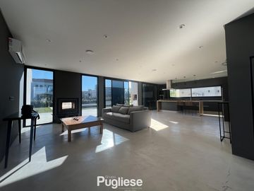 Casa en Countries/B.Cerrado (Moreno)