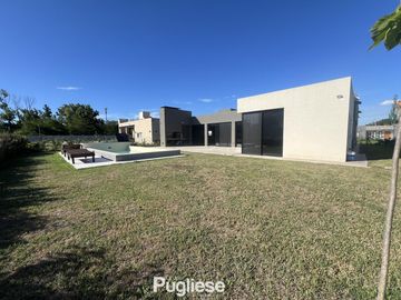 Casa en Countries/B.Cerrado (Moreno)