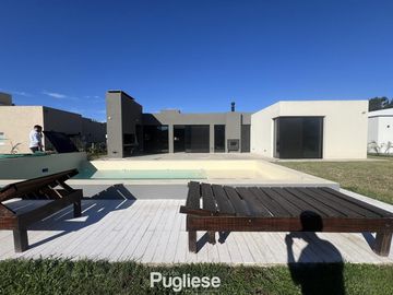 Casa en Countries/B.Cerrado (Moreno)
