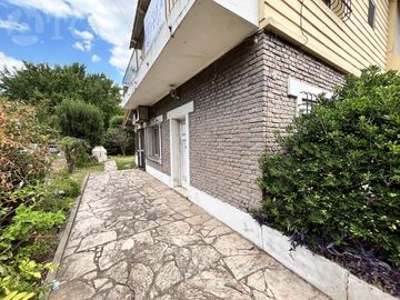 Venta Casa 4 Ambientes en Villa Sarmiento, Haedo