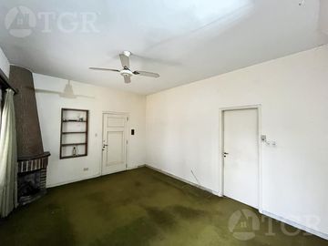 Venta Casa 4 Ambientes en Villa Sarmiento, Haedo
