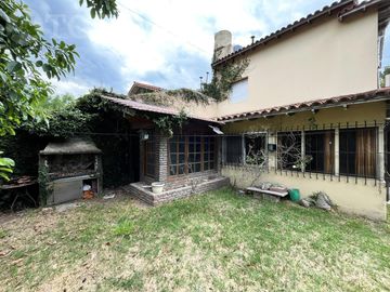 Venta Casa 4 Ambientes en Villa Sarmiento, Haedo