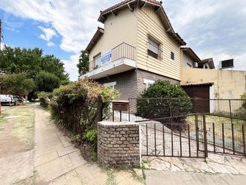 Venta Casa 4 Ambientes en Villa Sarmiento, Haedo