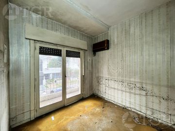 Venta Casa 4 Ambientes en Villa Sarmiento, Haedo