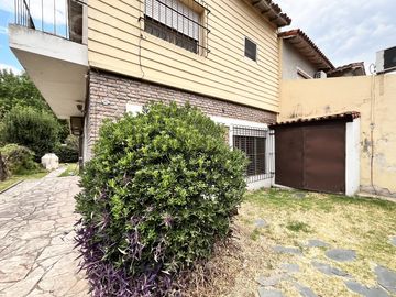 Venta Casa 4 Ambientes en Villa Sarmiento, Haedo