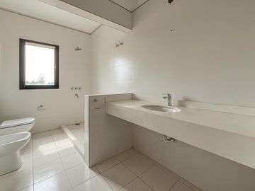 Casa de 3 dormitorios con pileta vista al golf