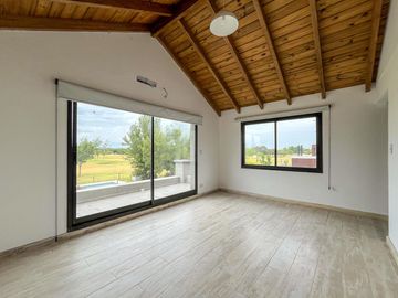 Casa de 3 dormitorios con pileta vista al golf