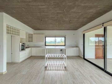 Casa de 3 dormitorios con pileta vista al golf