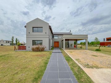 Casa de 3 dormitorios con pileta vista al golf