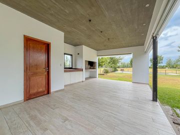 Casa de 3 dormitorios con pileta vista al golf