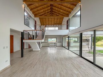 Casa de 3 dormitorios con pileta vista al golf