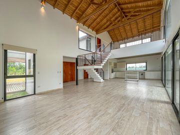 Casa de 3 dormitorios con pileta vista al golf