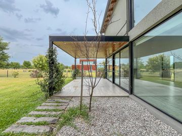 Casa de 3 dormitorios con pileta vista al golf