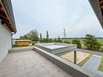 Casa de 3 dormitorios con pileta vista al golf
