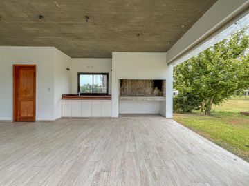 Casa de 3 dormitorios con pileta vista al golf