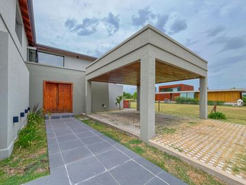 Casa de 3 dormitorios con pileta vista al golf