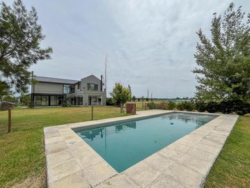 Casa de 3 dormitorios con pileta vista al golf