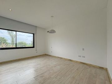 Casa de 3 dormitorios con pileta vista al golf