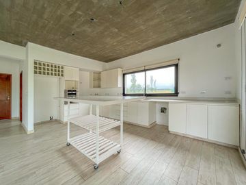 Casa de 3 dormitorios con pileta vista al golf