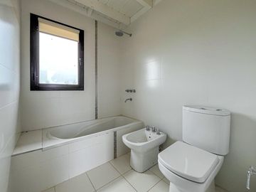 Casa de 3 dormitorios con pileta vista al golf