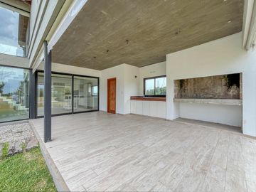 Casa de 3 dormitorios con pileta vista al golf