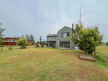Casa de 3 dormitorios con pileta vista al golf