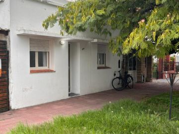 Casa en venta - 3 Dormitorios 1 Baño - 187Mts2 - Miramar