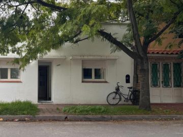Casa en venta - 3 Dormitorios 1 Baño - 187Mts2 - Miramar