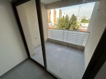 Dpto • 2 amb con suite • Excelente distribución y amplio • Araujo 900