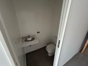 Dpto • 2 amb con suite • Excelente distribución y amplio • Araujo 900