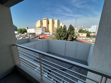 Dpto • 2 amb con suite • Excelente distribución y amplio • Araujo 900