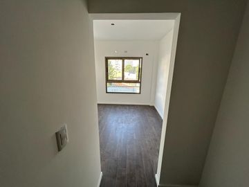 Dpto • 2 amb con suite • Excelente distribución y amplio • Araujo 900