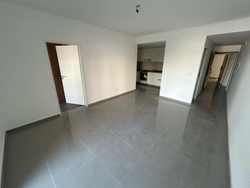 Dpto • 2 amb con suite • Excelente distribución y amplio • Araujo 900