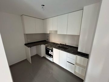 Dpto • 2 amb con suite • Excelente distribución y amplio • Araujo 900