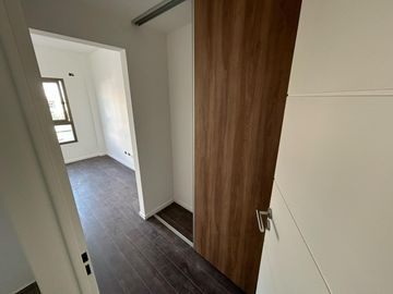 Dpto • 2 amb con suite • Excelente distribución y amplio • Araujo 900