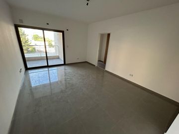 Dpto • 2 amb con suite • Excelente distribución y amplio • Araujo 900
