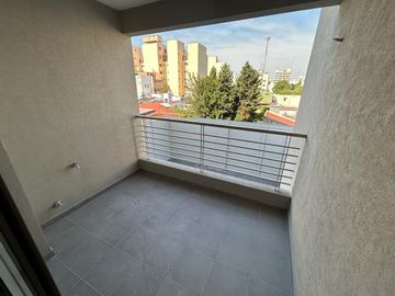 Dpto • 2 amb con suite • Excelente distribución y amplio • Araujo 900