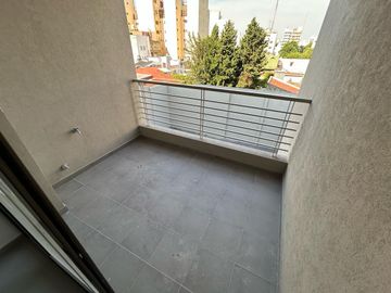 Dpto • 2 amb con suite • Excelente distribución y amplio • Araujo 900