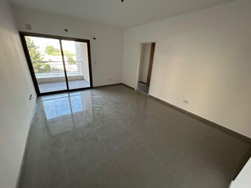 Dpto • 2 amb con suite • Excelente distribución y amplio • Araujo 900