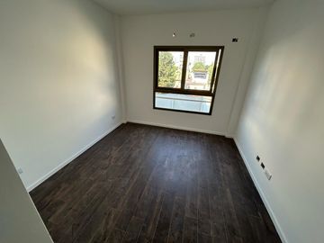 Dpto • 2 amb con suite • Excelente distribución y amplio • Araujo 900