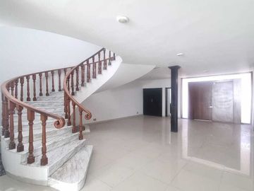 CASA EN VENTA CON GRAN POTENCIAL