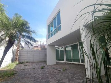 CASA EN VENTA CON GRAN POTENCIAL