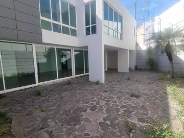 CASA EN VENTA CON GRAN POTENCIAL