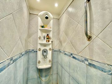 APTO CREDITO - CASA EN VENTA | 5 AMBIENTES | LOTE INTERNO | FINCAS DEL LAGO, ING. MASCHWITZ.
