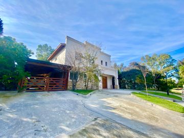 APTO CREDITO - CASA EN VENTA | 5 AMBIENTES | LOTE INTERNO | FINCAS DEL LAGO, ING. MASCHWITZ.